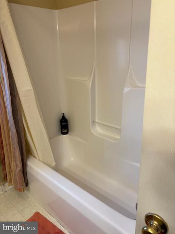 211 POPLAR ST, Delmar, MD 21875