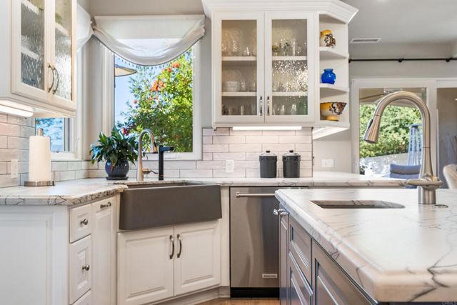 28475 Cerveza Court, Escondido, CA 92026