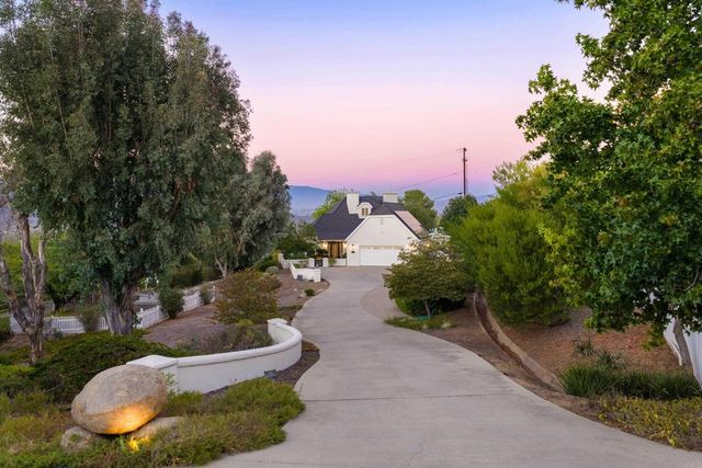 28475 Cerveza Court, Escondido, CA 92026
