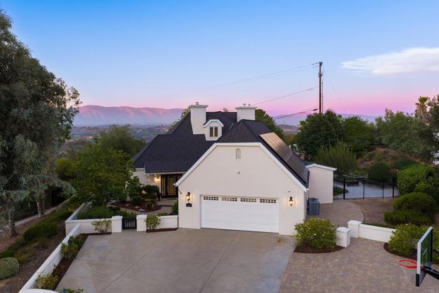 28475 Cerveza Court, Escondido, CA 92026