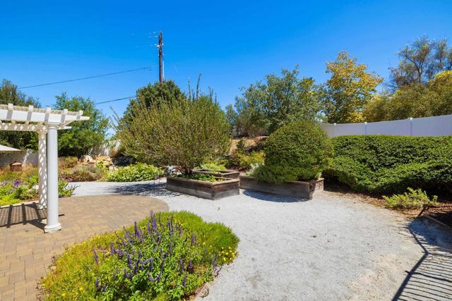 28475 Cerveza Court, Escondido, CA 92026
