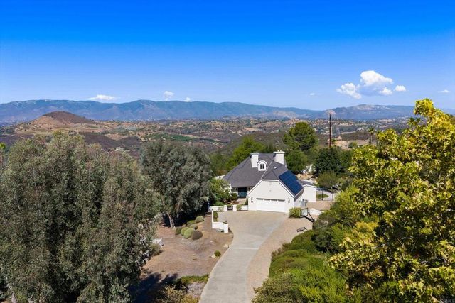 28475 Cerveza Court, Escondido, CA 92026