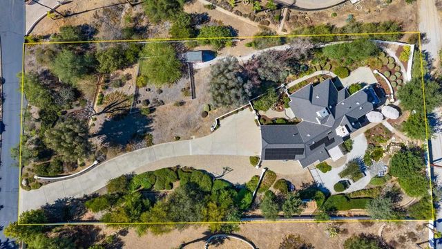 28475 Cerveza Court, Escondido, CA 92026