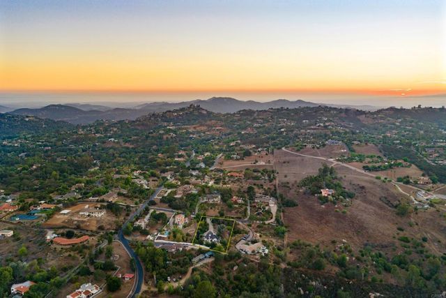 28475 Cerveza Court, Escondido, CA 92026