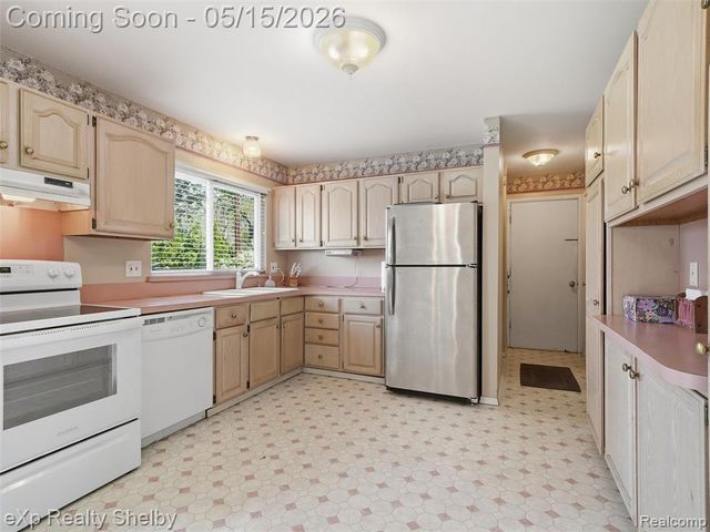 40753 Irval Drive, Sterling Heights, MI 48313