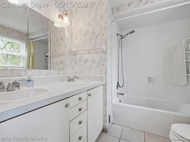40753 Irval Drive, Sterling Heights, MI 48313
