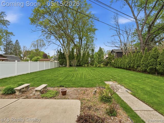 40753 Irval Drive, Sterling Heights, MI 48313