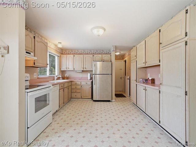 40753 Irval Drive, Sterling Heights, MI 48313