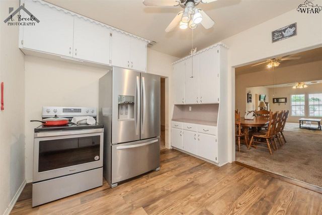 110 W PECAN, Iowa Park, TX 76367