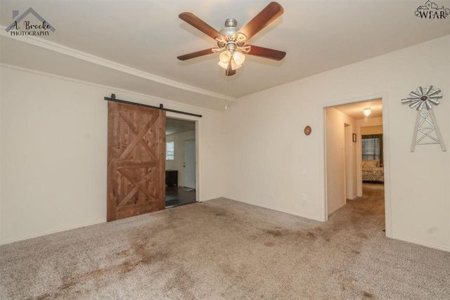 110 W PECAN, Iowa Park, TX 76367