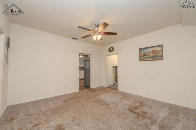 110 W PECAN, Iowa Park, TX 76367