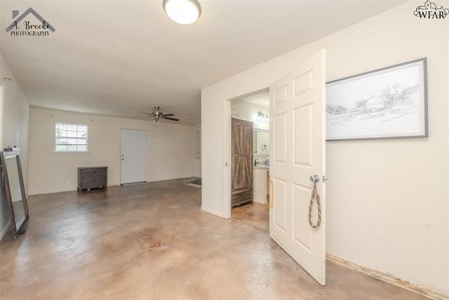 110 W PECAN, Iowa Park, TX 76367