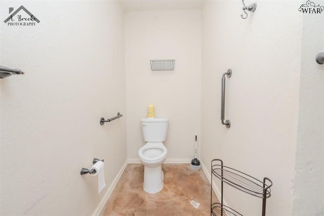 110 W PECAN, Iowa Park, TX 76367