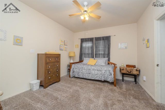 110 W PECAN, Iowa Park, TX 76367