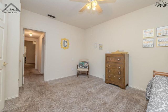 110 W PECAN, Iowa Park, TX 76367