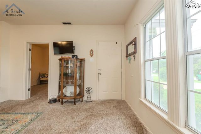 110 W PECAN, Iowa Park, TX 76367