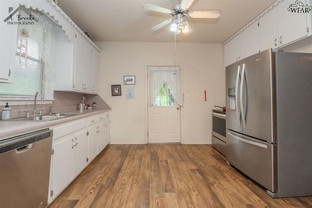 110 W PECAN, Iowa Park, TX 76367