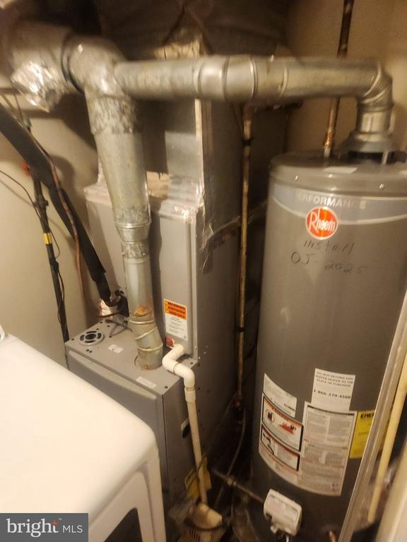 Image 19 of property listing at 2760 YARNALL RD, Baltimore, MD 21227