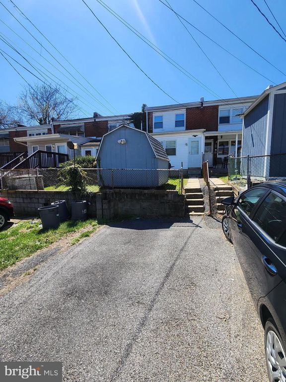 Image 3 of property listing at 2760 YARNALL RD, Baltimore, MD 21227