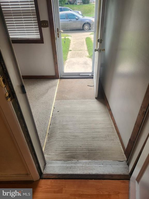 Image 7 of property listing at 2760 YARNALL RD, Baltimore, MD 21227