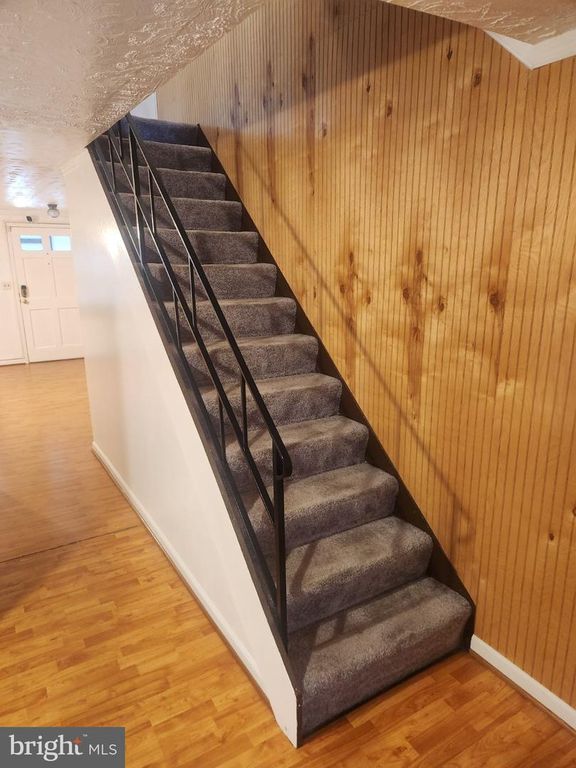 Image 9 of property listing at 2760 YARNALL RD, Baltimore, MD 21227