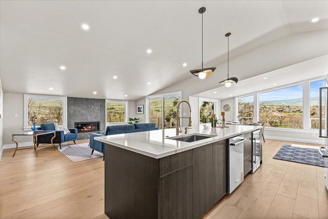 852 Oak Street, Ashland, OR 97520