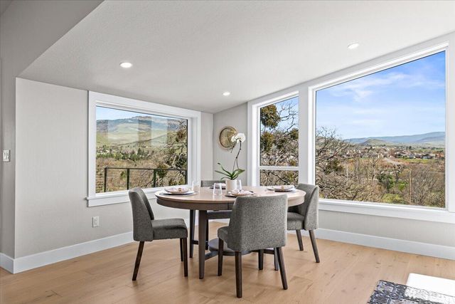 852 Oak Street, Ashland, OR 97520