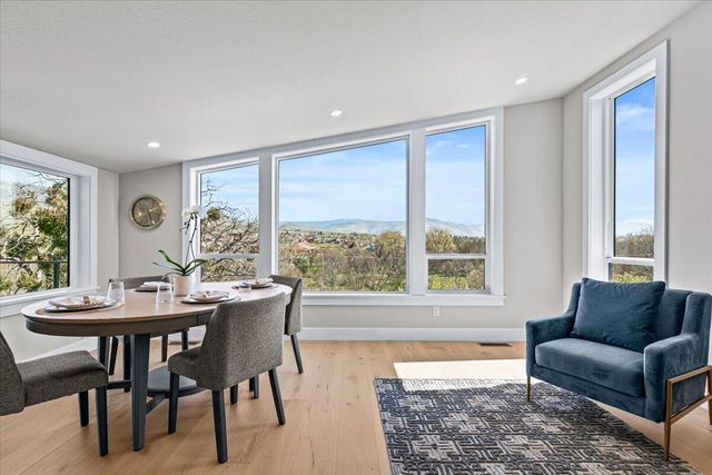 852 Oak Street, Ashland, OR 97520