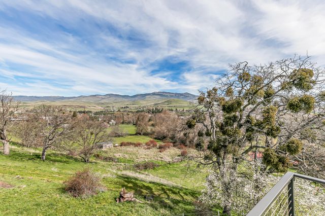 852 Oak Street, Ashland, OR 97520