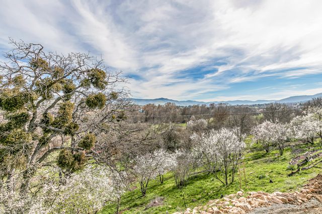 852 Oak Street, Ashland, OR 97520