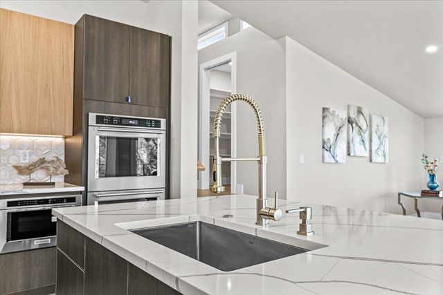 852 Oak Street, Ashland, OR 97520