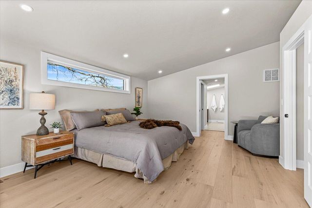 852 Oak Street, Ashland, OR 97520