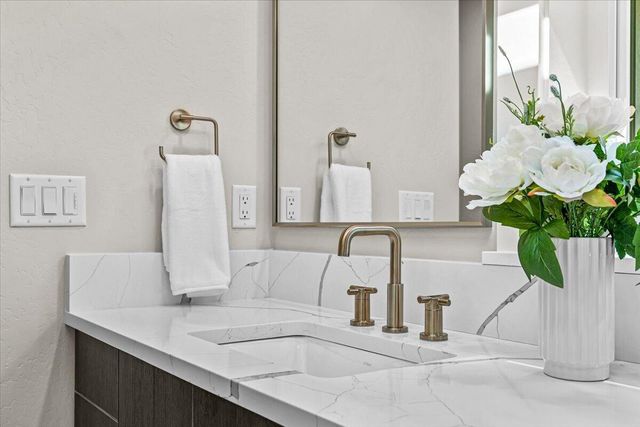 852 Oak Street, Ashland, OR 97520