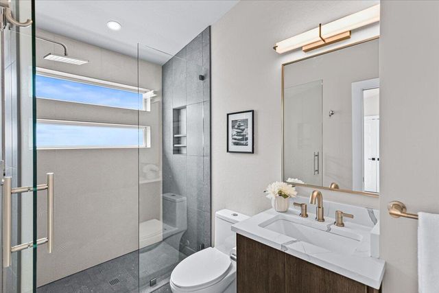 852 Oak Street, Ashland, OR 97520