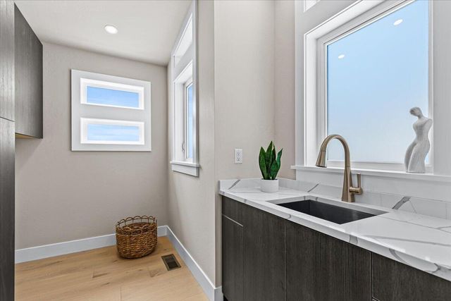 852 Oak Street, Ashland, OR 97520