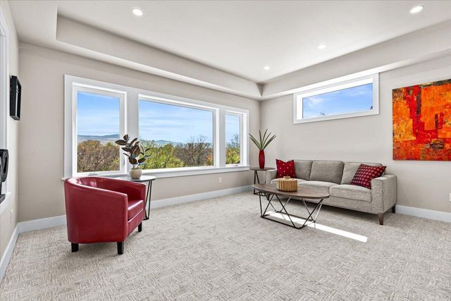 852 Oak Street, Ashland, OR 97520