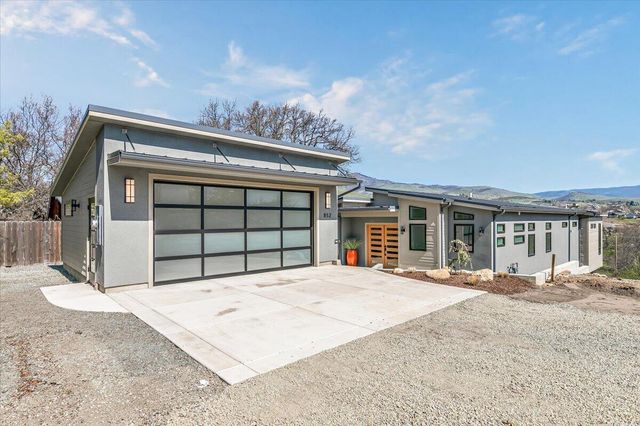 852 Oak Street, Ashland, OR 97520