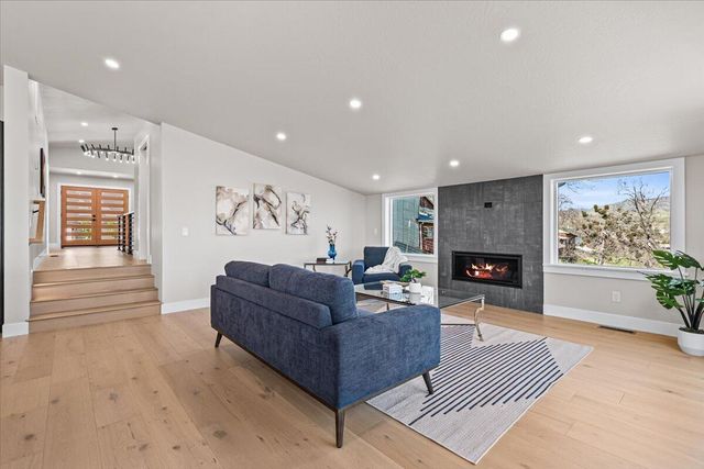 852 Oak Street, Ashland, OR 97520