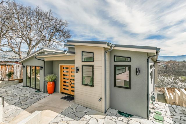 852 Oak Street, Ashland, OR 97520