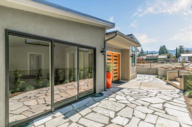 852 Oak Street, Ashland, OR 97520