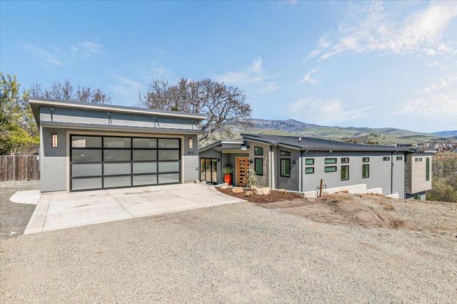 852 Oak Street, Ashland, OR 97520