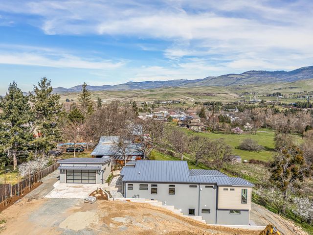 852 Oak Street, Ashland, OR 97520