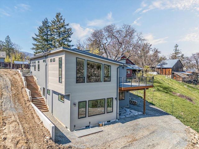 852 Oak Street, Ashland, OR 97520