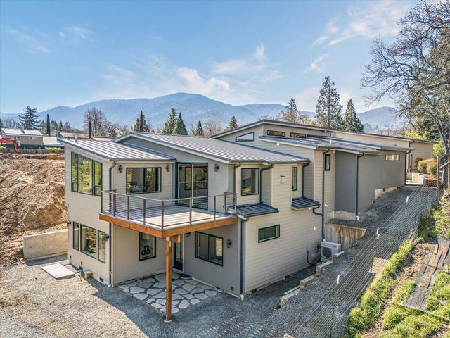 852 Oak Street, Ashland, OR 97520