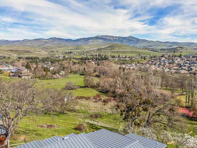852 Oak Street, Ashland, OR 97520