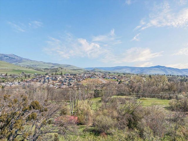 852 Oak Street, Ashland, OR 97520