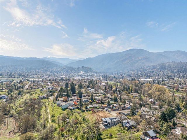 852 Oak Street, Ashland, OR 97520