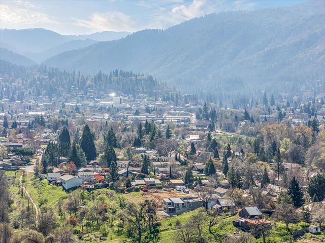 852 Oak Street, Ashland, OR 97520