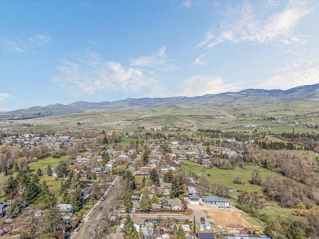 852 Oak Street, Ashland, OR 97520