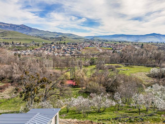 852 Oak Street, Ashland, OR 97520